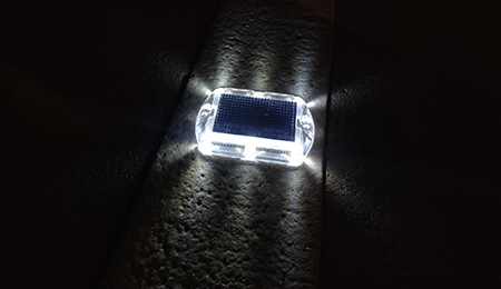 solar road stud marker